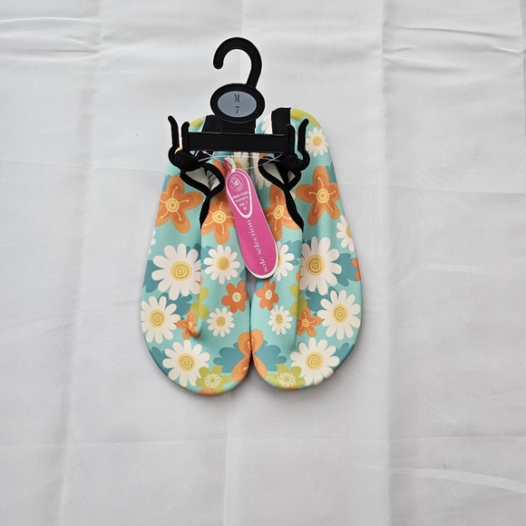 NWT, Ladies Floral Design Water Shoes Yellow, Aqua Multi Color Women's Size 6-10 - Picture 3 of 11